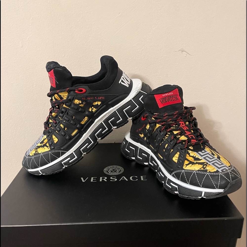 ❌❌SOLD❌❌ Flawless VERSACE Trigrece Sneakers